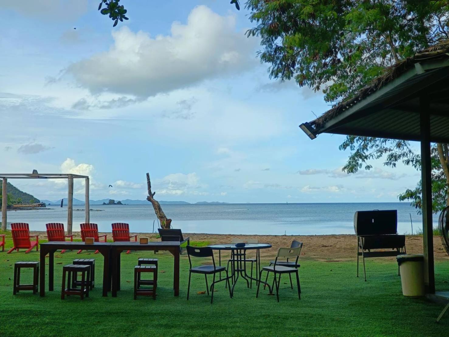 Charcoal Panwa Beach Phuket Ban Tha Khreng Exterior photo